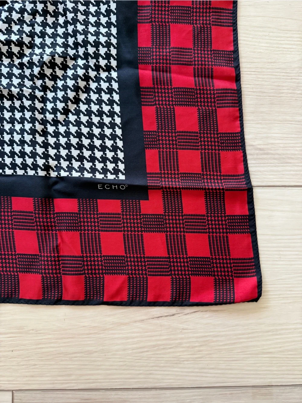 Echo bold red